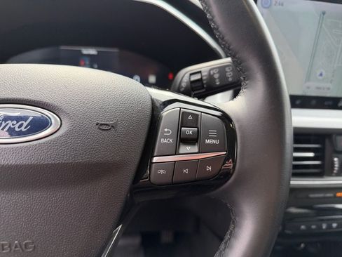Used 2023 Ford Escape Platinum w/ Premium Technology Package AWD/4WD image 16
