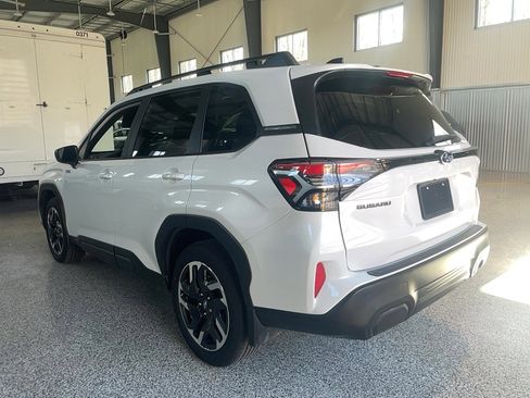 Used 2025 Subaru Forester Premium image 18
