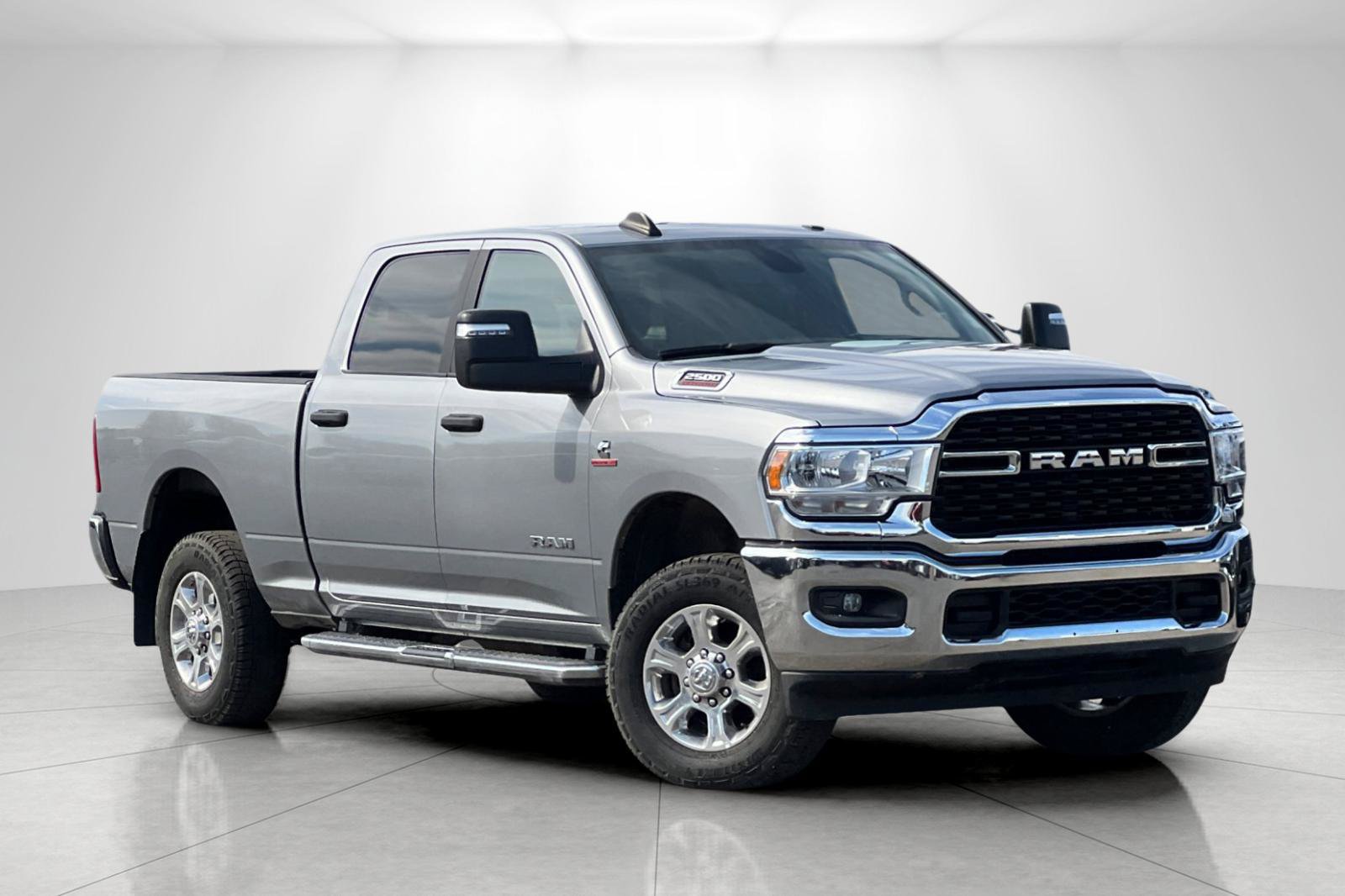 Used 2024 RAM 2500 Big Horn AWD/4WD image 2