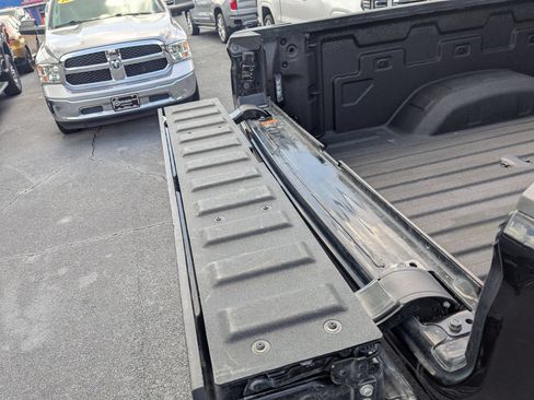 Used 2021 GMC Sierra 2500 Denali w/ Denali Black Diamond Edition AWD/4WD image 27