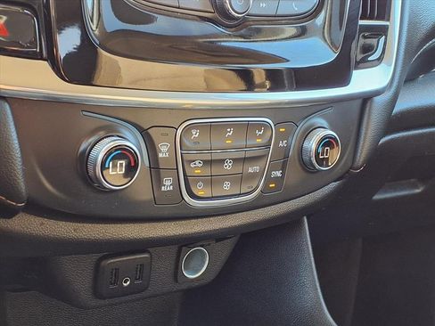 Used 2021 Chevrolet Traverse LS image 14