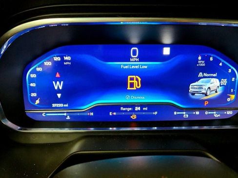 Used 2022 Chevrolet Suburban LT w/ LT Signature Plus Package AWD/4WD image 15