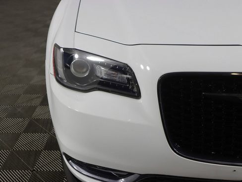 Used 2018 Chrysler 300 S image 12