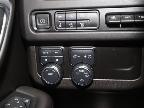 Used 2023 Chevrolet Tahoe High Country w/ Premium Package 2 image 31