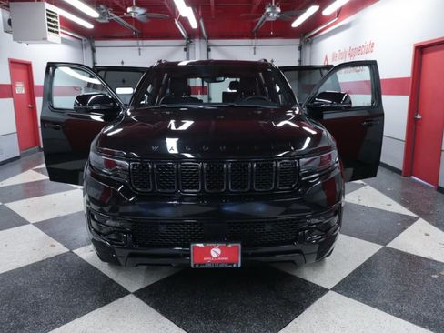 Used 2024 Jeep Wagoneer Series II AWD/4WD image 30