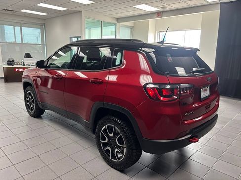 Used 2025 Jeep Compass Trailhawk AWD/4WD image 6