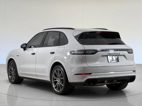 Certified 2023 Porsche Cayenne Turbo S AWD/4WD image 3