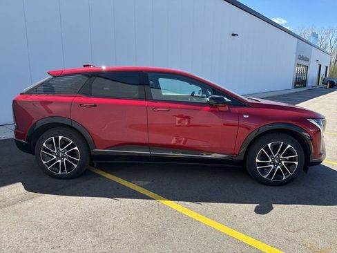 Certified 2025 Cadillac Optiq Sport 2 w/ LPO, Floor Liner Package image 7