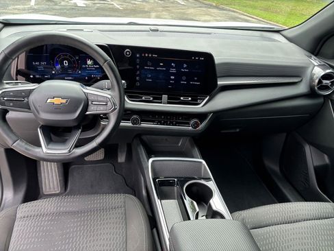 Used 2025 Chevrolet Equinox LT AWD/4WD image 28
