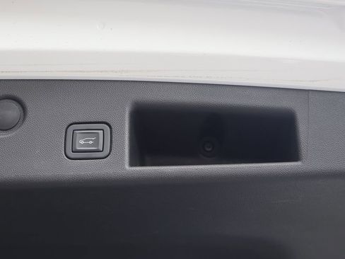 Used 2023 Chevrolet Equinox LT AWD/4WD image 52