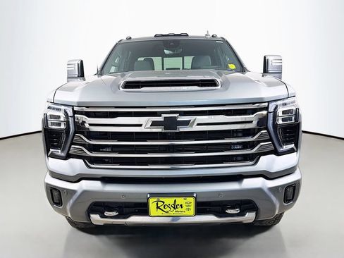 Used 2024 Chevrolet Silverado 2500 High Country w/ Technology Package AWD/4WD image 2