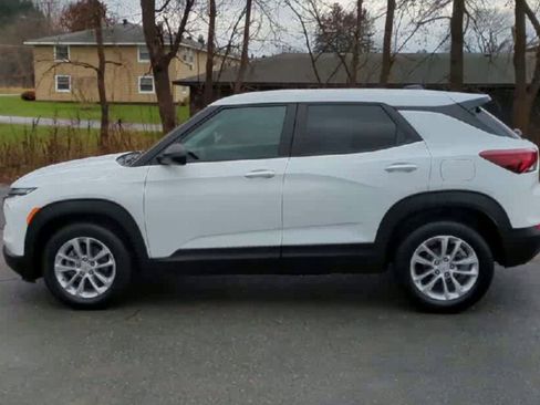 Used 2024 Chevrolet TrailBlazer LS w/ LS Convenience Package image 5