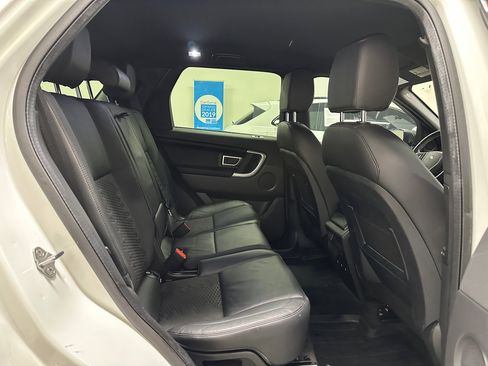 Used 2019 Land Rover Discovery Sport SE image 26