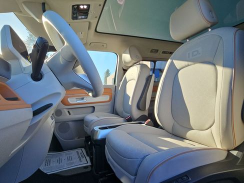 New 2025 Volkswagen ID. Buzz Pro S Plus image 13