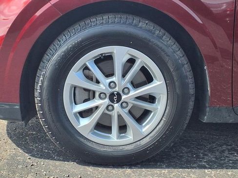 Certified 2024 Kia Carnival LX image 22