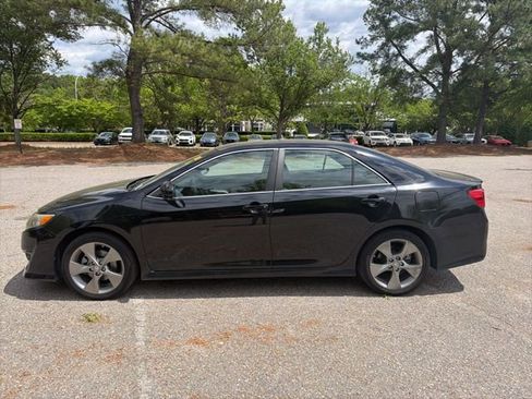 Used 2014 Toyota Camry SE w/ Leather Package image 2
