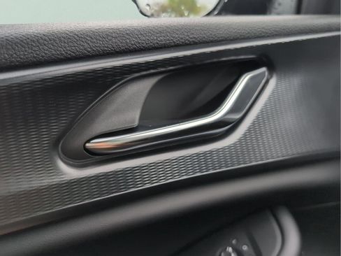 New 2025 Jeep Grand Cherokee Altitude image 13