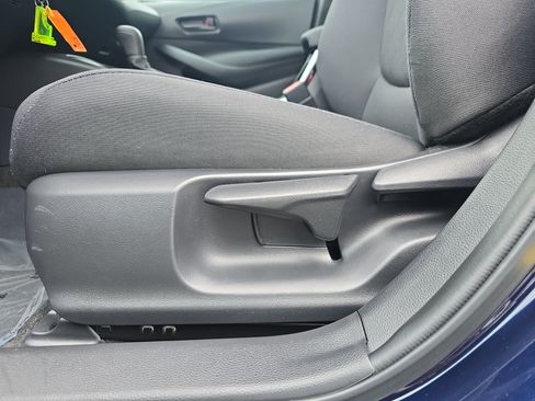 Used 2022 Toyota Corolla LE FWD image 27