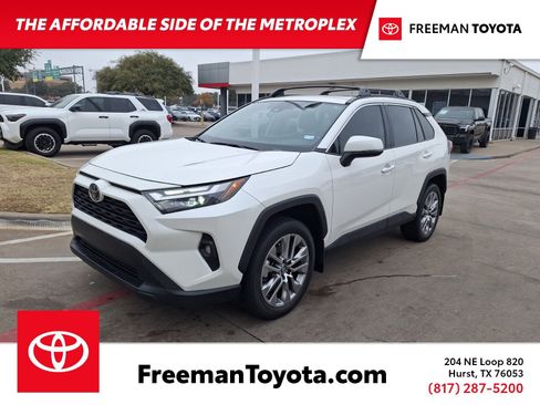 Used 2022 Toyota RAV4 XLE Premium image 1