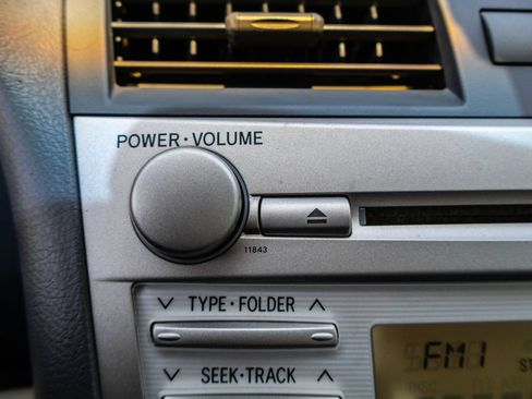 Used 2010 Toyota Camry LE FWD image 28