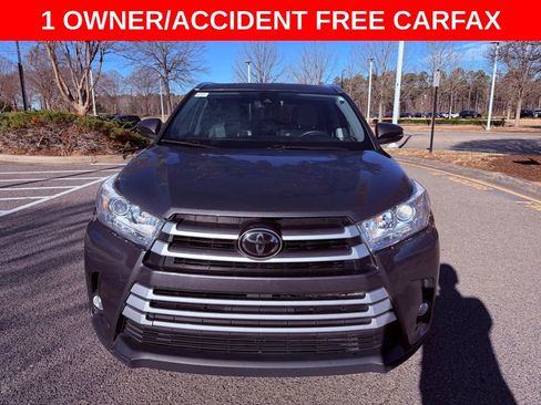 Used 2017 Toyota Highlander XLE image 2