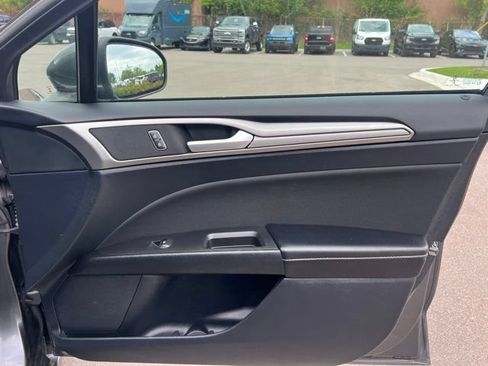 Used 2020 Ford Fusion SE FWD image 10