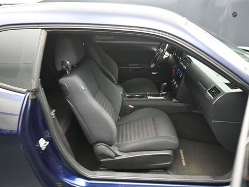 Used 2013 Dodge Challenger SXT RWD image 9