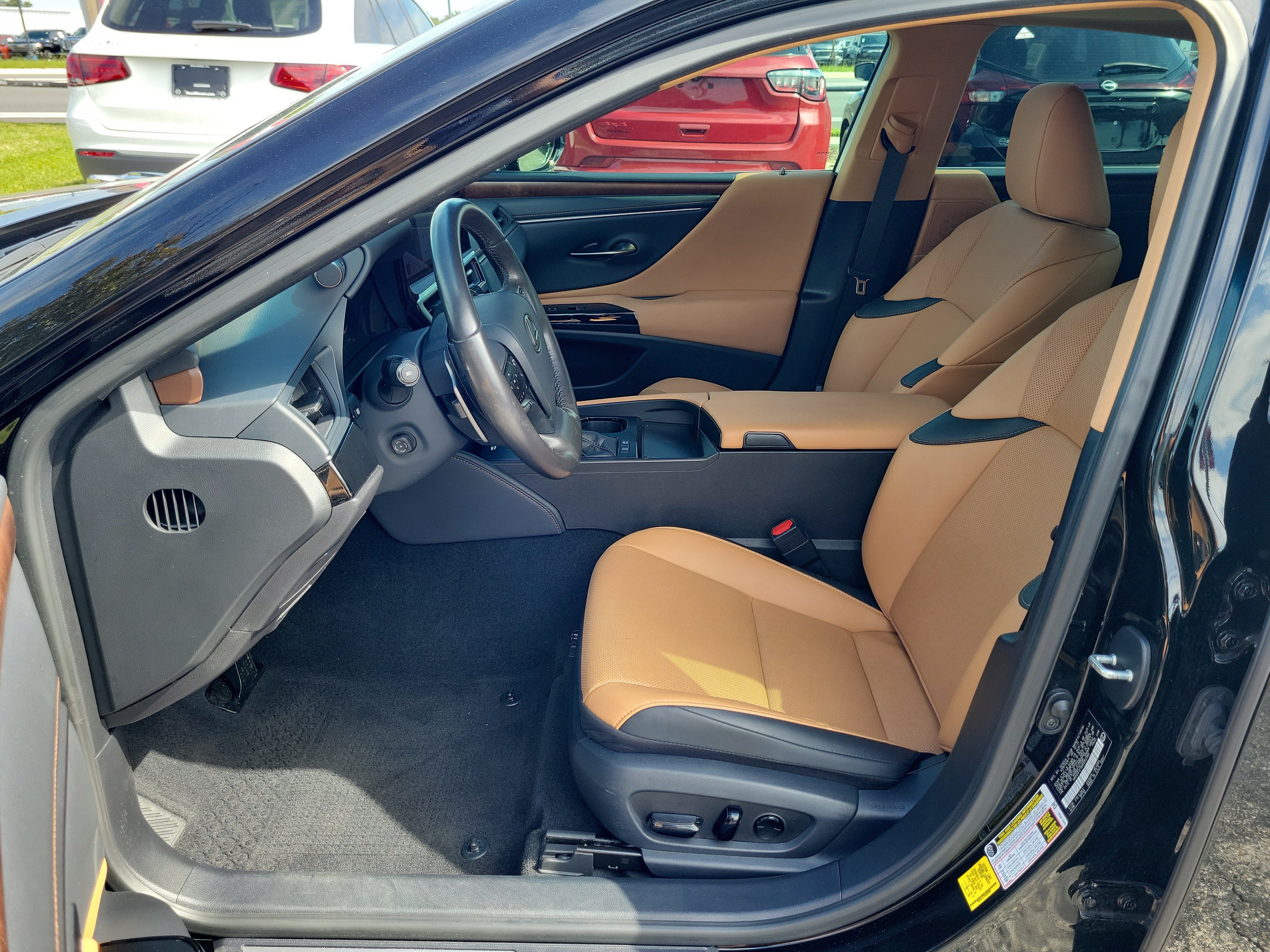 Used 2024 Lexus ES 300h w/ Premium Package FWD image 13
