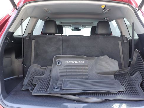 Used 2019 Toyota Highlander SE FWD image 15
