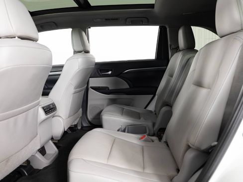 Used 2019 Toyota Highlander Limited Platinum AWD/4WD image 19