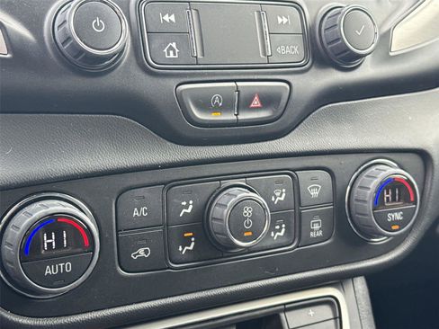 Used 2022 GMC Terrain SLT image 19