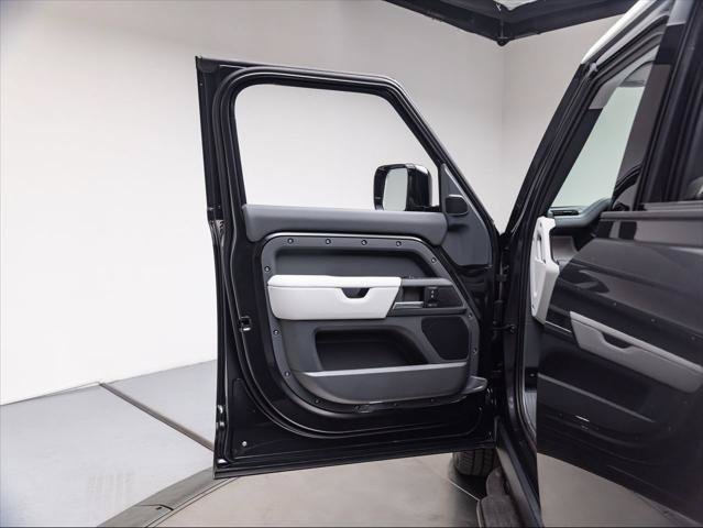 New 2026 Land Rover Defender 110 X-Dynamic SE AWD/4WD image 23