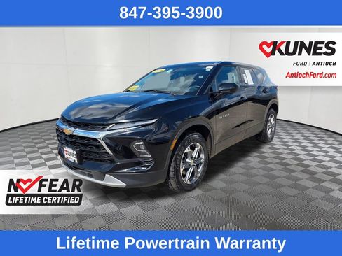 Used 2025 Chevrolet Blazer LT FWD image 3