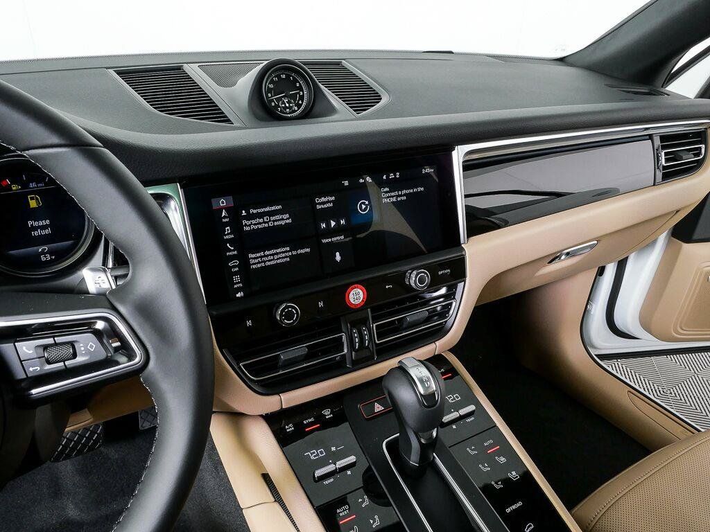 Certified 2026 Porsche Macan AWD/4WD image 12