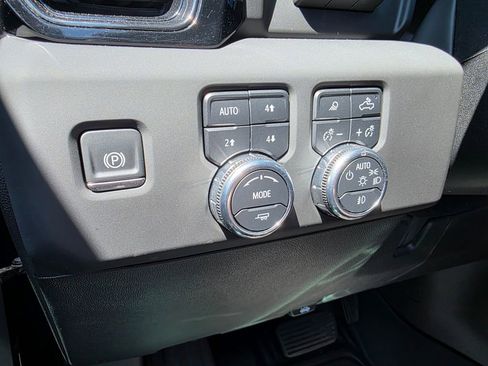 Used 2025 GMC Sierra 2500 AT4 w/ AT4 Premium Plus Package AWD/4WD image 17