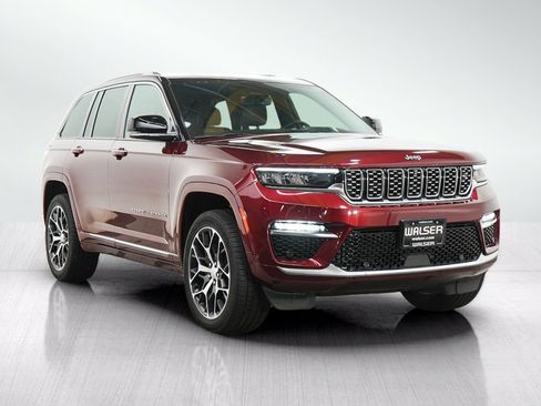 Used 2023 Jeep Grand Cherokee Summit AWD/4WD image 7