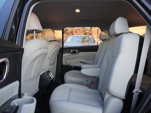 Used 2023 Kia Sorento SX Prestige image 39