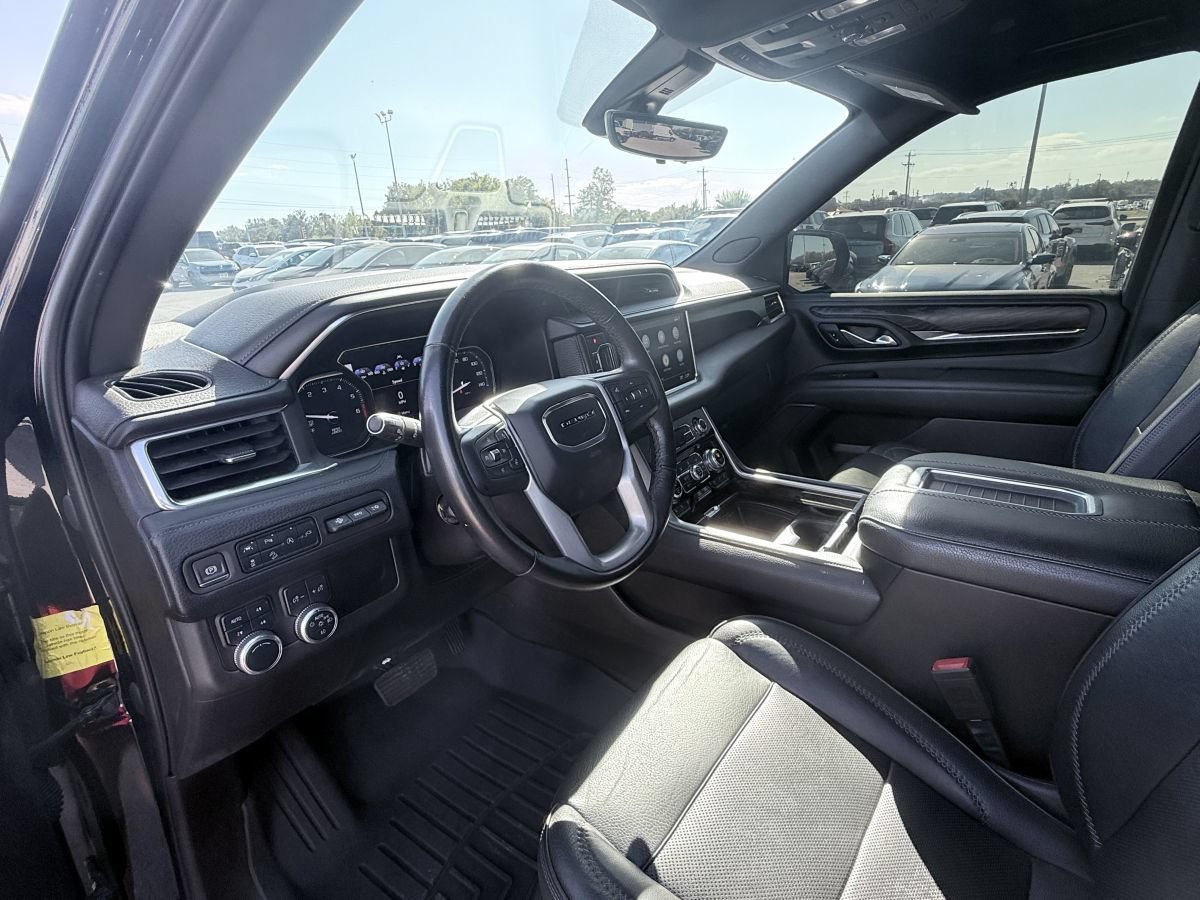 Used 2021 GMC Yukon XL Denali w/ Advanced Technology Package AWD/4WD image 9