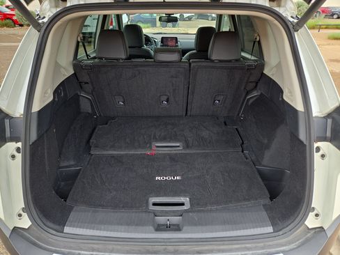 Used 2021 Nissan Rogue SL FWD image 12