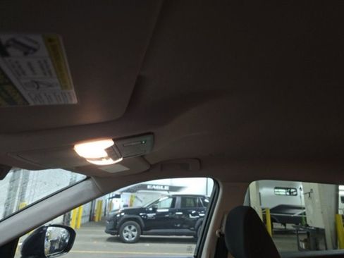 Used 2023 Nissan Rogue SV image 15