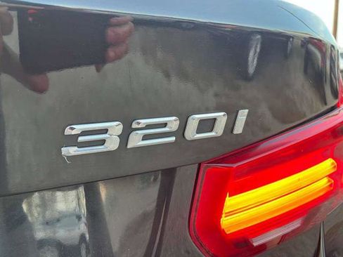 Used 2017 BMW 320i 320i Sedan image 10