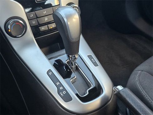 Used 2016 Chevrolet Cruze LT w/ Technology Package image 22