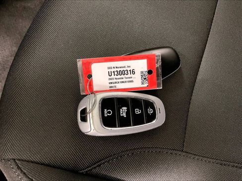 Used 2022 Hyundai Tucson Blue image 31