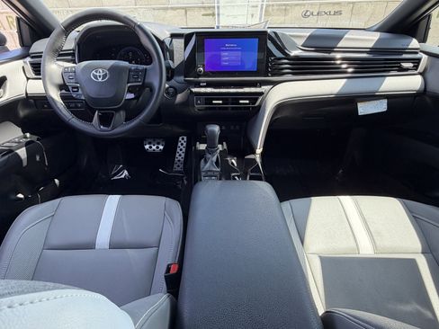 Used 2025 Toyota Camry SE FWD image 31