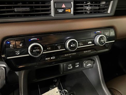 Used 2025 Honda Pilot Elite image 28