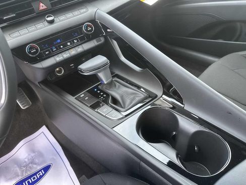 New 2025 Hyundai Elantra SEL FWD image 16