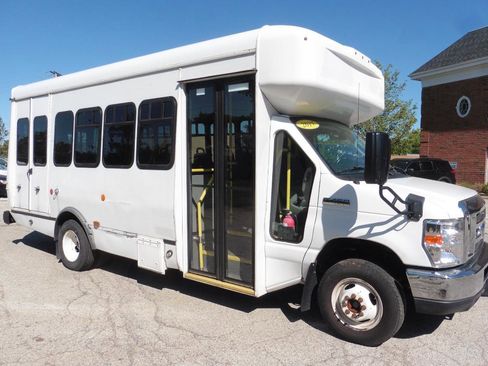 Used 2017 Ford E-450 and Econoline 450 Super Duty w/ Shuttle Bus Prep Package RWD image 21