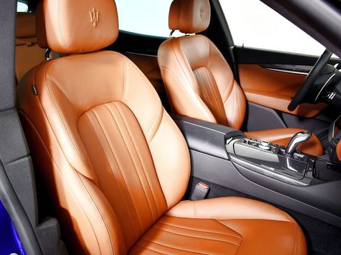 Used 2021 Maserati Levante image 44