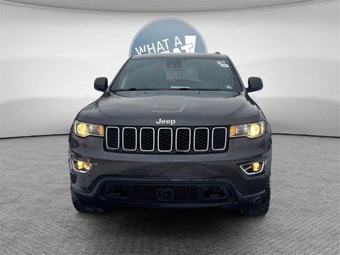 Used 2021 Jeep Grand Cherokee Laredo image 9