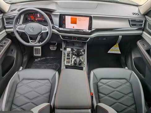 New 2026 Volkswagen Atlas Peak Edition image 18